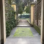 Carlo & Dany Piano Terra In Centro Con Giardino Διαμέρισμα *