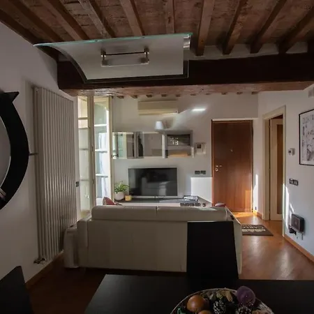 Carlo & Dany Piano Terra In Centro Con Giardino Apartamento