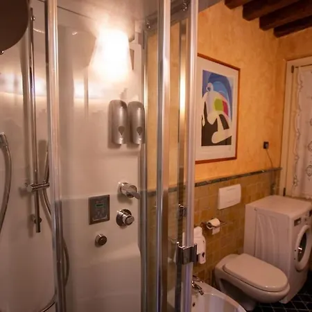 Carlo & Dany Piano Terra In Centro Con Giardino Parma