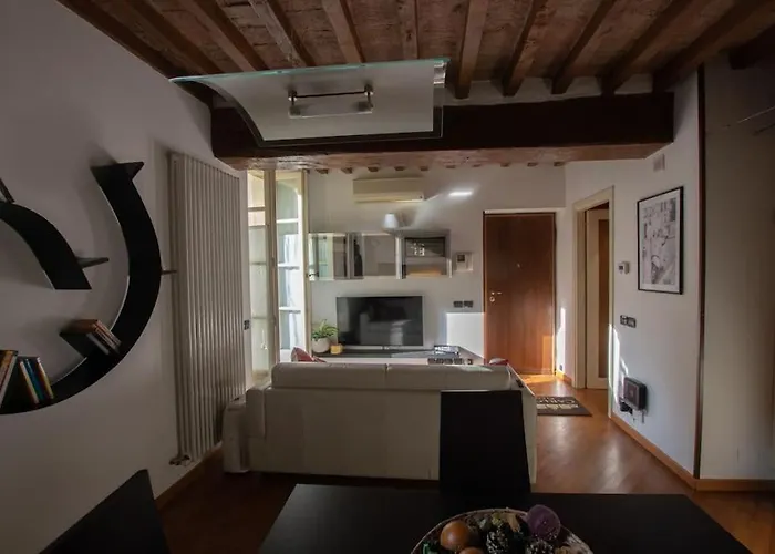 Carlo & Dany Piano Terra In Centro Con Giardino Daire