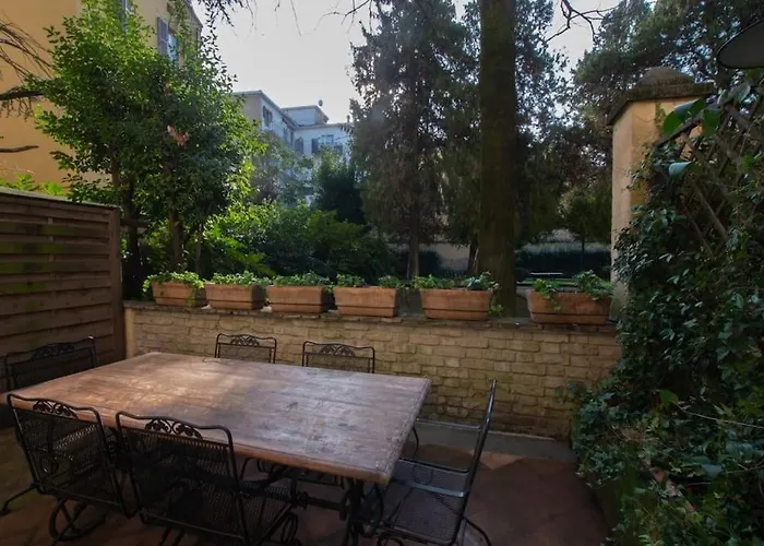 Carlo & Dany Piano Terra In Centro Con Giardino Parma