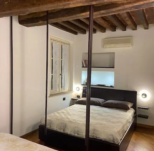 Carlo & Dany Piano Terra In Centro Con Giardino *