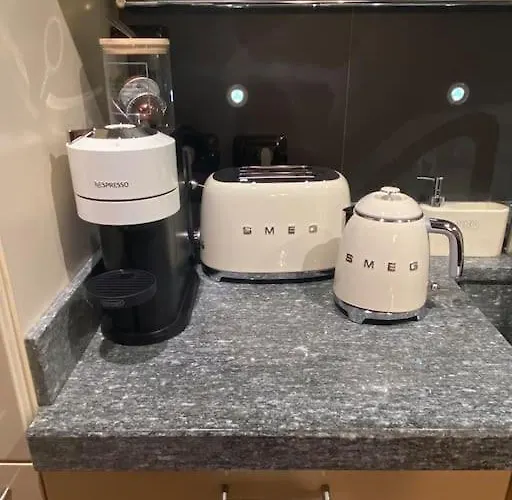 Carlo & Dany Piano Terra In Centro Con Giardino Parma