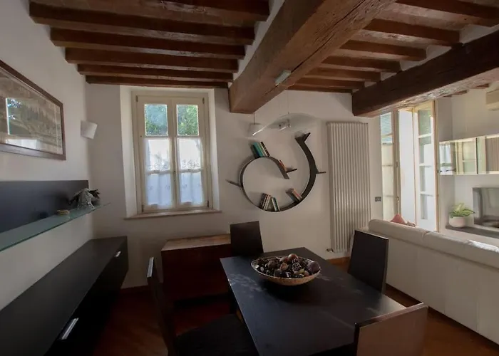 Carlo & Dany Piano Terra In Centro Con Giardino Parma