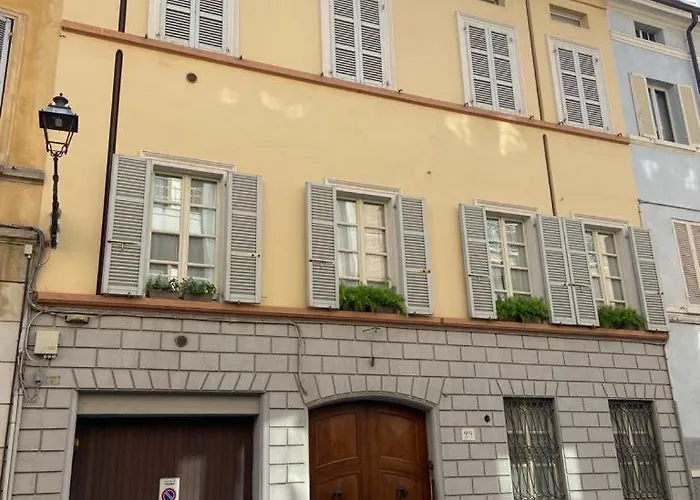 Carlo & Dany Piano Terra In Centro Con Giardino Lejlighed *